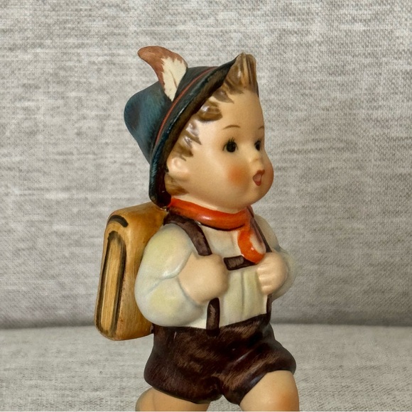 School Boy - Goebel M. I. Hummel Figurine #82 2/0 TMK6 - Picture 2 of 13